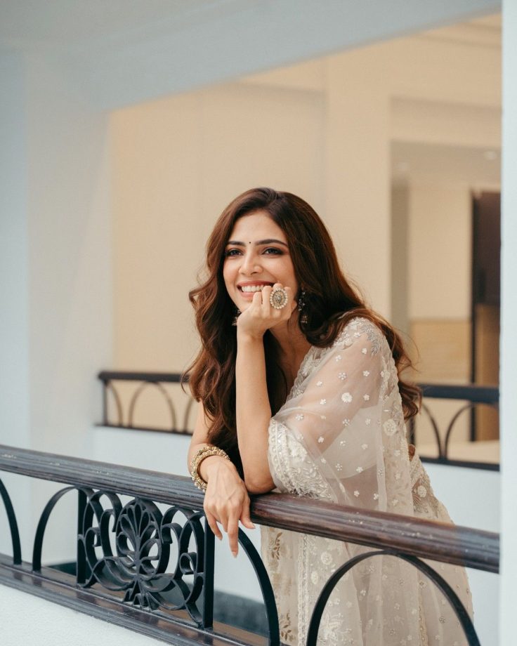 Malavika Mohanan’s Ivory Saree And Strappy Blouse Create A Picture-Perfect Ethnic Look 1