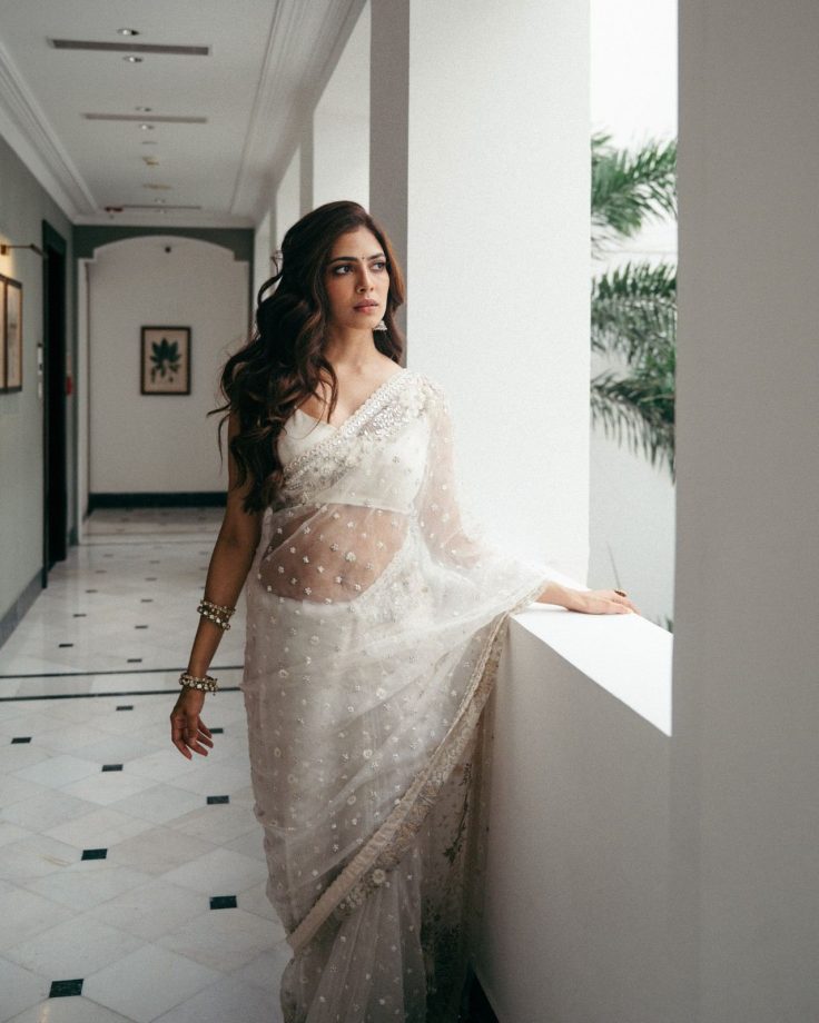 Malavika Mohanan’s Ivory Saree And Strappy Blouse Create A Picture-Perfect Ethnic Look 1