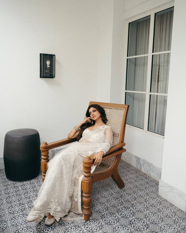 Malavika Mohanan’s Ivory Saree And Strappy Blouse Create A Picture-Perfect Ethnic Look 1