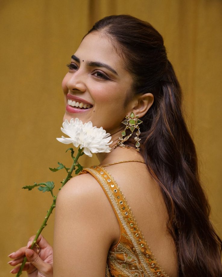 Malavika Mohanan’s Mustard Yellow Anarkali Set With Embroidered Dupatta 1