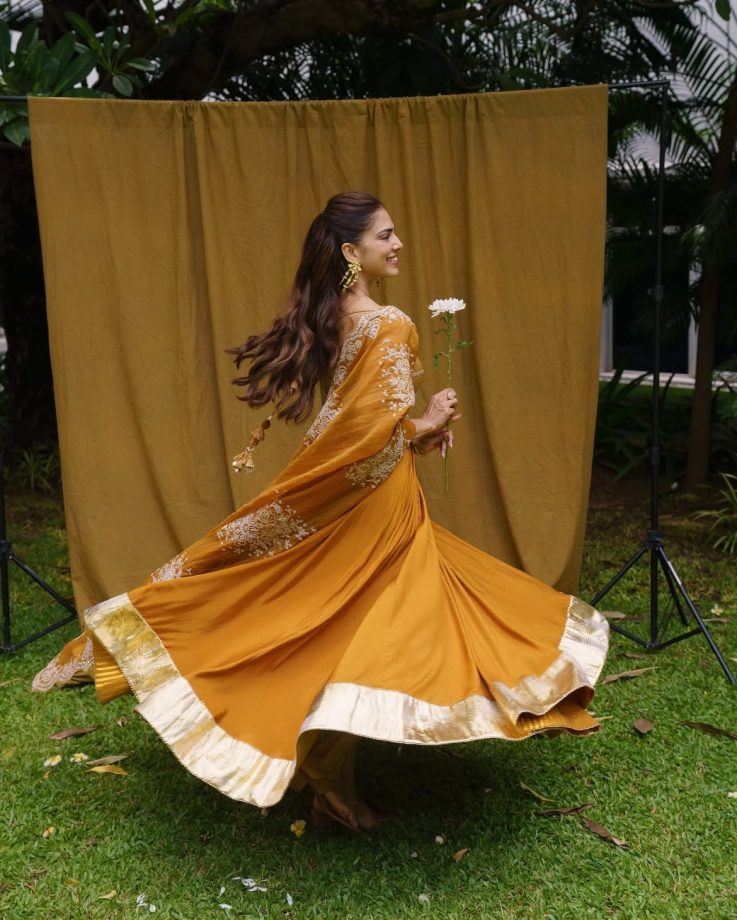 Malavika Mohanan’s Mustard Yellow Anarkali Set With Embroidered Dupatta 1