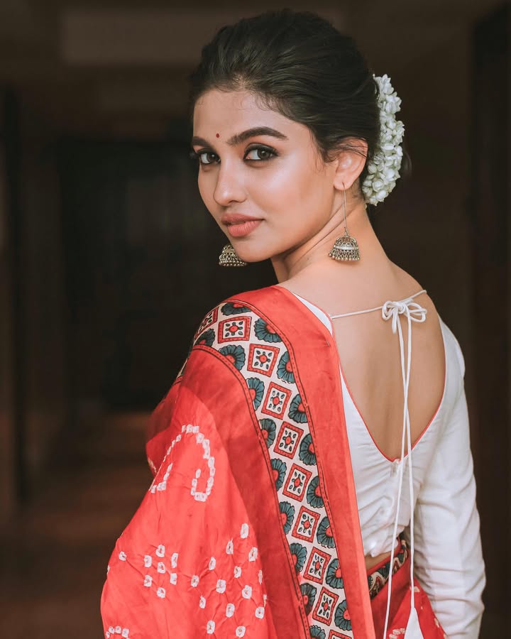 Malayalam Actress Mamitha Baiju’s Saree Collection Is A Dream, From Floral Designer Drapes To Classic Silk Sarees 1