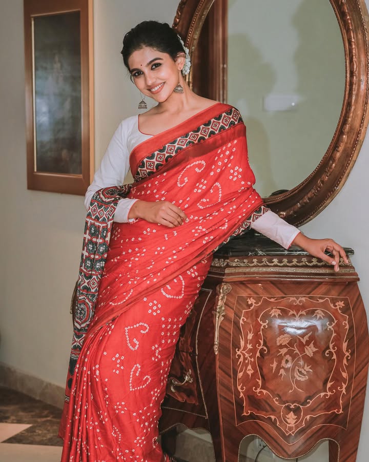 Malayalam Actress Mamitha Baiju’s Saree Collection Is A Dream, From Floral Designer Drapes To Classic Silk Sarees 1