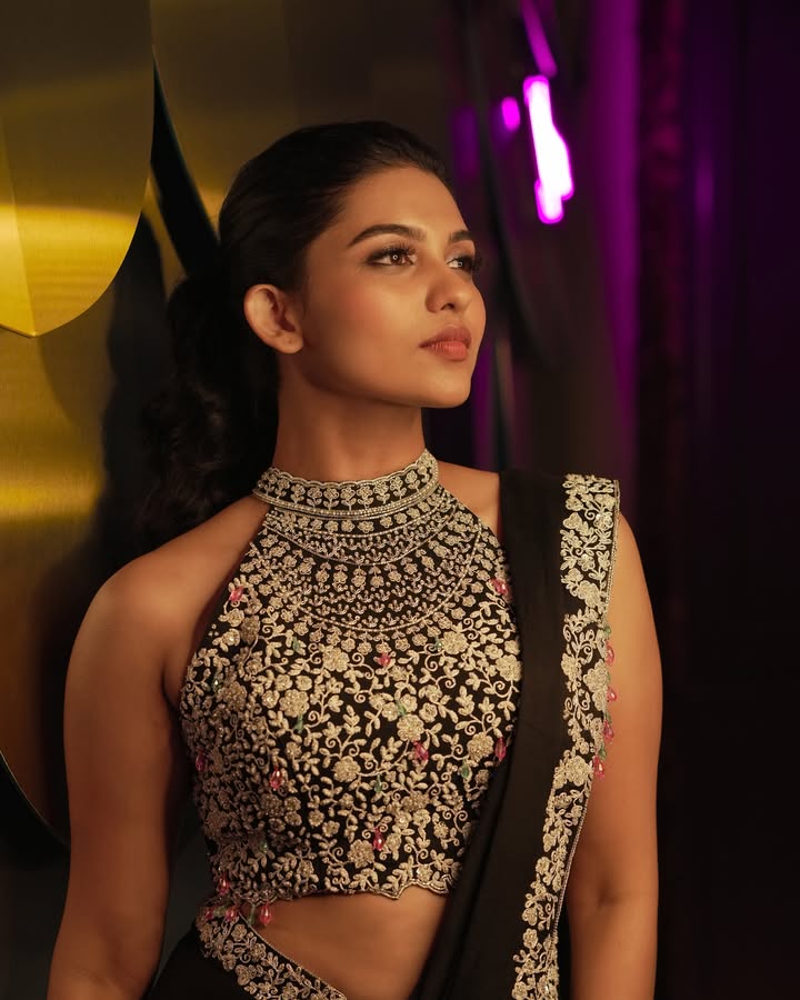 Malayalam Actress Mamitha Baiju’s Saree Collection Is A Dream, From Floral Designer Drapes To Classic Silk Sarees 1