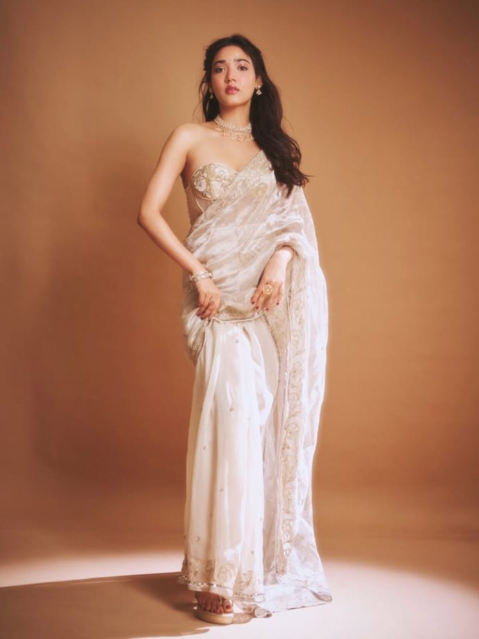 Medha Shankar Makes Ivory Saree Look Pure Royalty 1