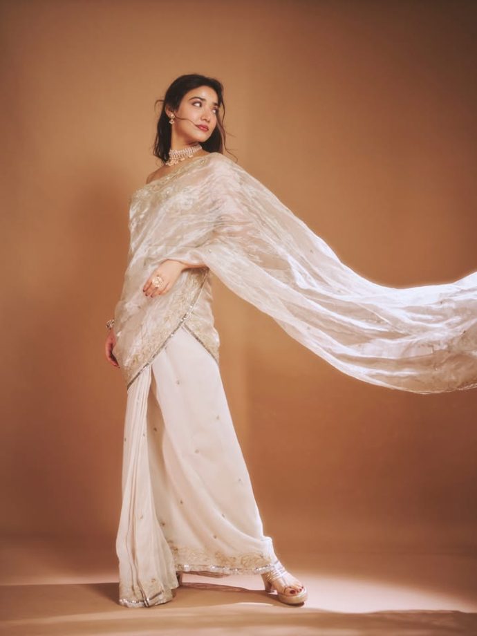 Medha Shankar Makes Ivory Saree Look Pure Royalty 1