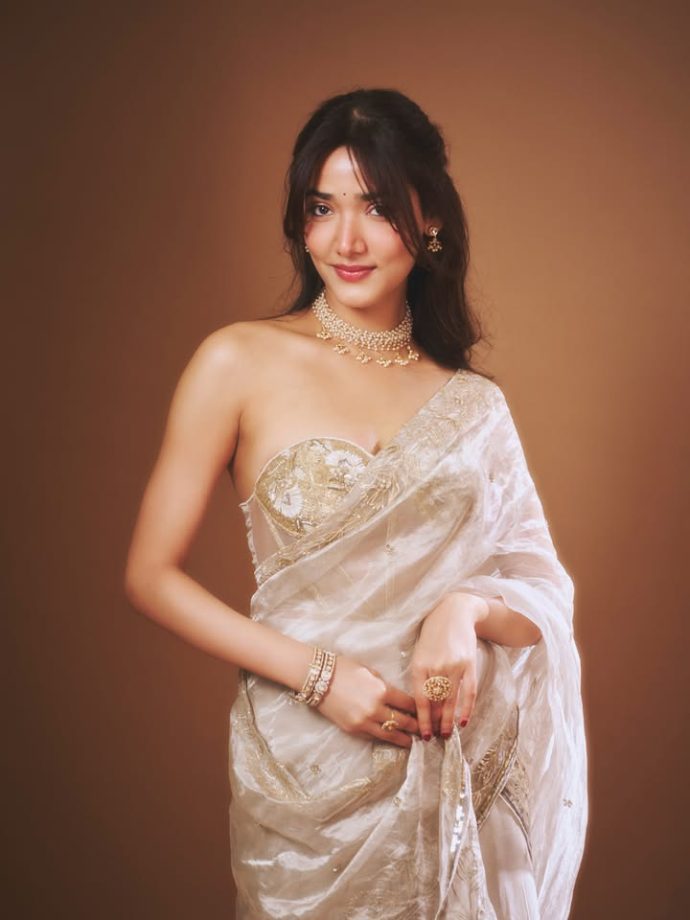 Medha Shankar Makes Ivory Saree Look Pure Royalty 1