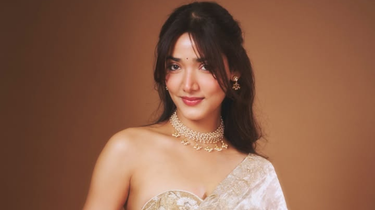 Medha Shankar Makes Ivory Saree Look Pure Royalty 1