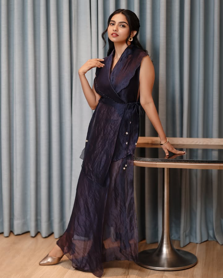 Mollywood Actresses Mamitha Baiju, Priyamani Raj & Sneha Serve Three Distinct Fashion Looks 1