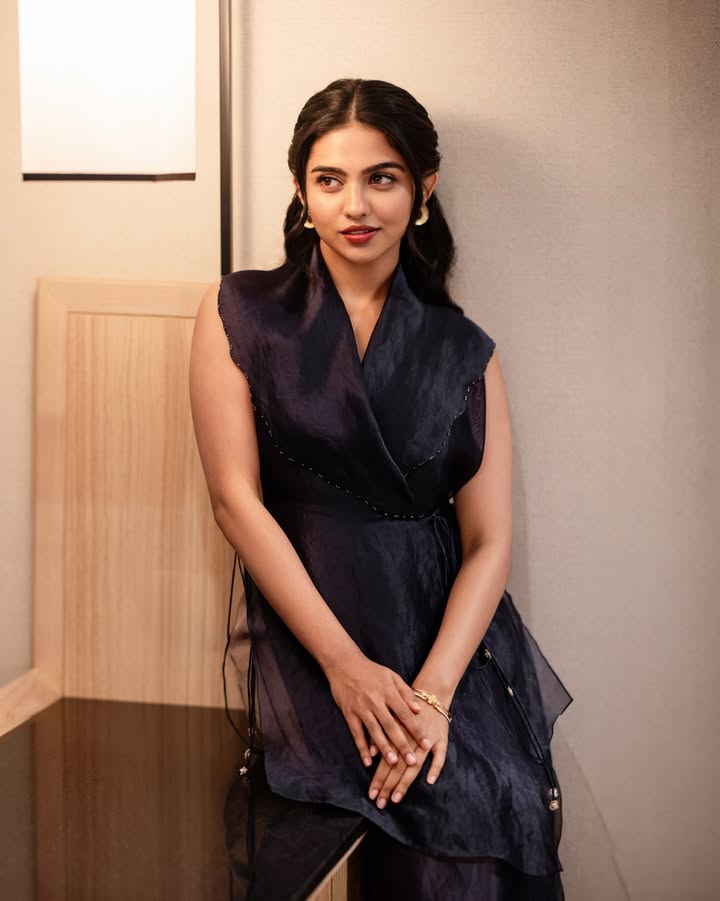 Mollywood Actresses Mamitha Baiju, Priyamani Raj & Sneha Serve Three Distinct Fashion Looks 1