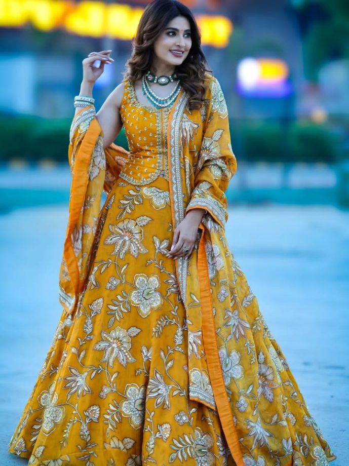 Mollywood Actresses Mamitha Baiju, Priyamani Raj & Sneha Serve Three Distinct Fashion Looks 1