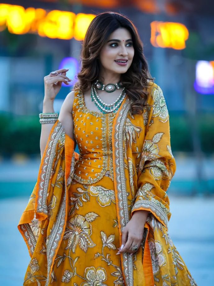 Mollywood Actresses Mamitha Baiju, Priyamani Raj & Sneha Serve Three Distinct Fashion Looks 1