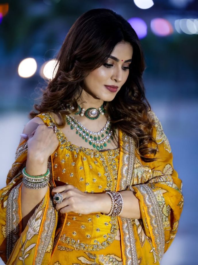 Mollywood Actresses Mamitha Baiju, Priyamani Raj & Sneha Serve Three Distinct Fashion Looks 1