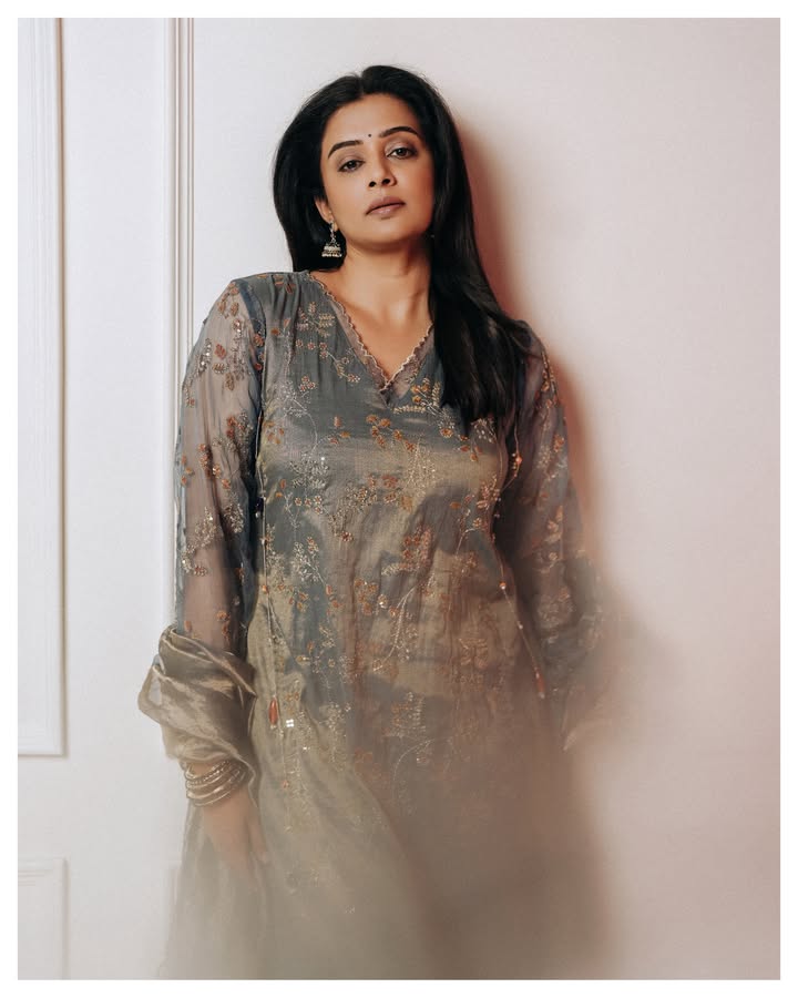 Mollywood Actresses Mamitha Baiju, Priyamani Raj & Sneha Serve Three Distinct Fashion Looks 1