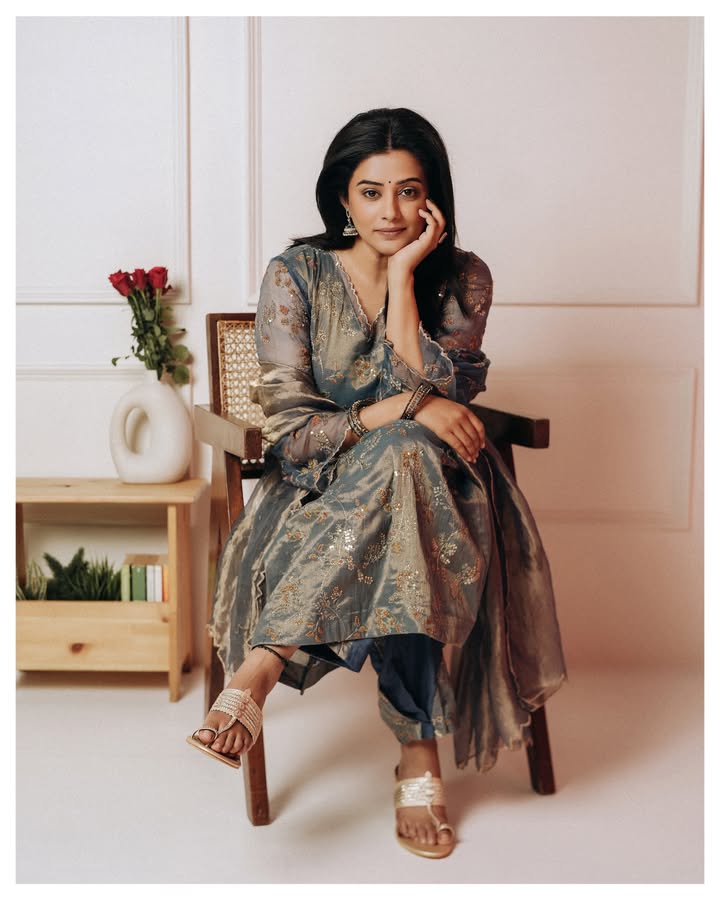 Mollywood Actresses Mamitha Baiju, Priyamani Raj & Sneha Serve Three Distinct Fashion Looks 1