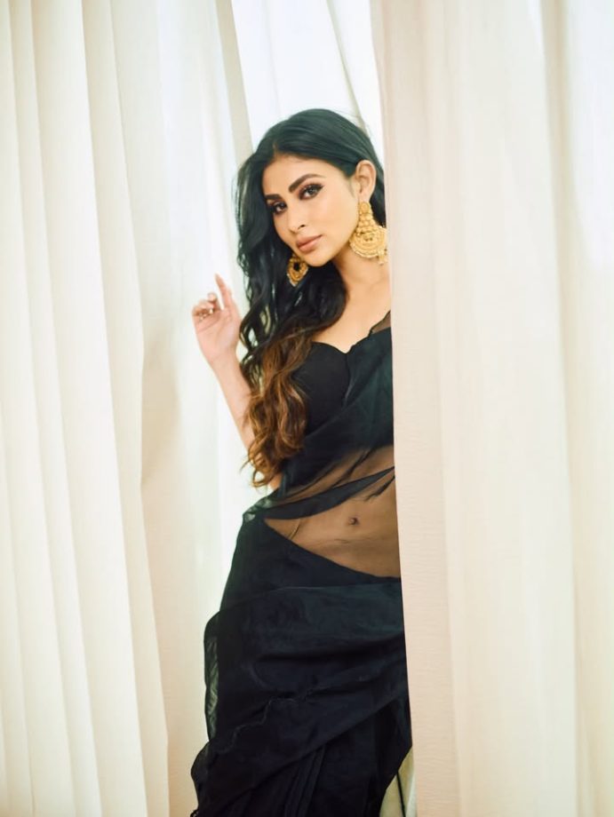 Mouni Roy Black Saree Look Makes Sheer Glamour The Main Character 1