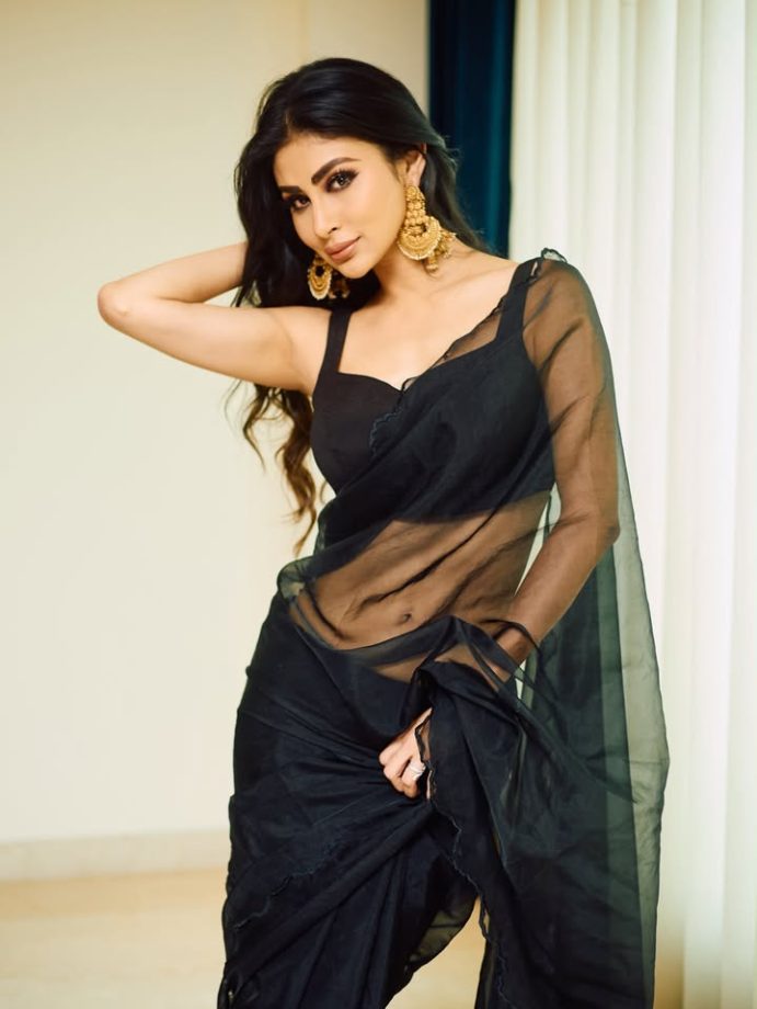Mouni Roy Black Saree Look Makes Sheer Glamour The Main Character 1