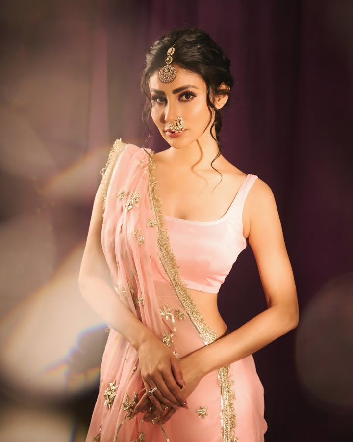 Mouni Roy’s Blush Pink Saree Gets A Diamond Nath Twist 1