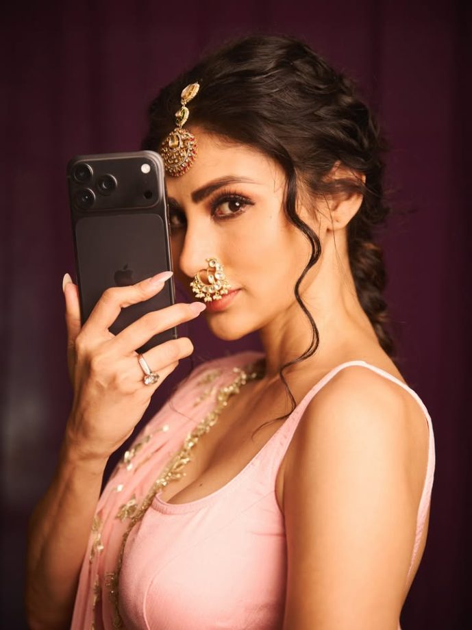 Mouni Roy’s Blush Pink Saree Gets A Diamond Nath Twist 1