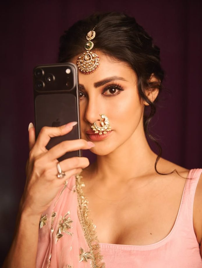 Mouni Roy’s Blush Pink Saree Gets A Diamond Nath Twist 1