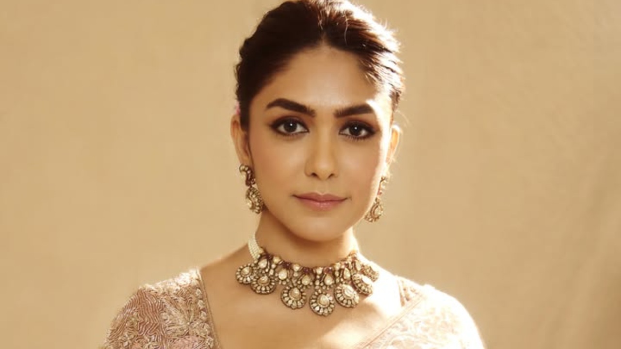 Mrunal Thakur Channels Royal Festive Glam in Mauve Tissue Saree: Ornate Choker &  Drop Earrings 1