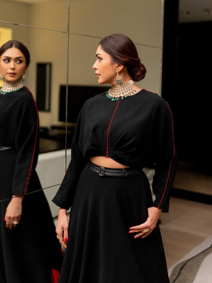 Mrunal Thakur Makes A Striking Statement In A Black Poppy Border Skirt Set 1