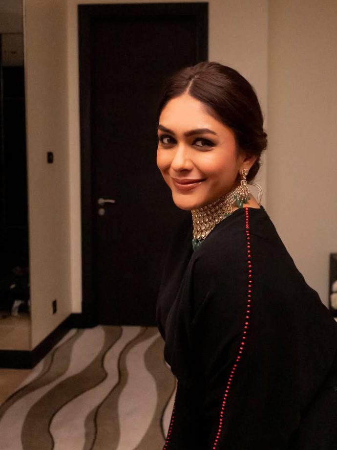 Mrunal Thakur Makes A Striking Statement In A Black Poppy Border Skirt Set 1