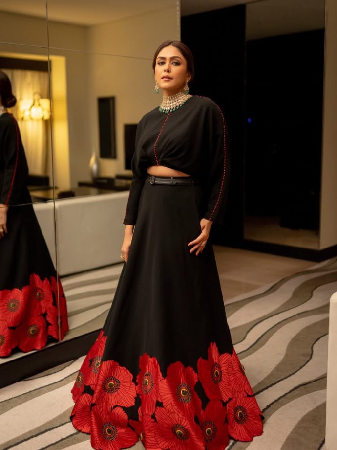 Mrunal Thakur Makes A Striking Statement In A Black Poppy Border Skirt Set 1
