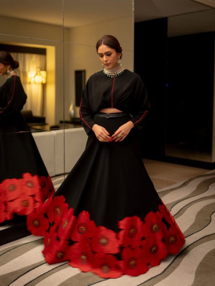 Mrunal Thakur Makes A Striking Statement In A Black Poppy Border Skirt Set 1