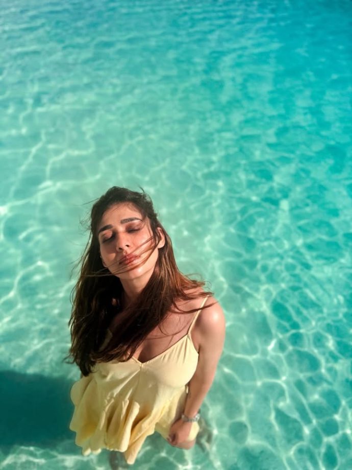 Nayanthara’s Hottest Beach Look: Actress Sizzles In A Dreamy Butter Yellow Dress 1
