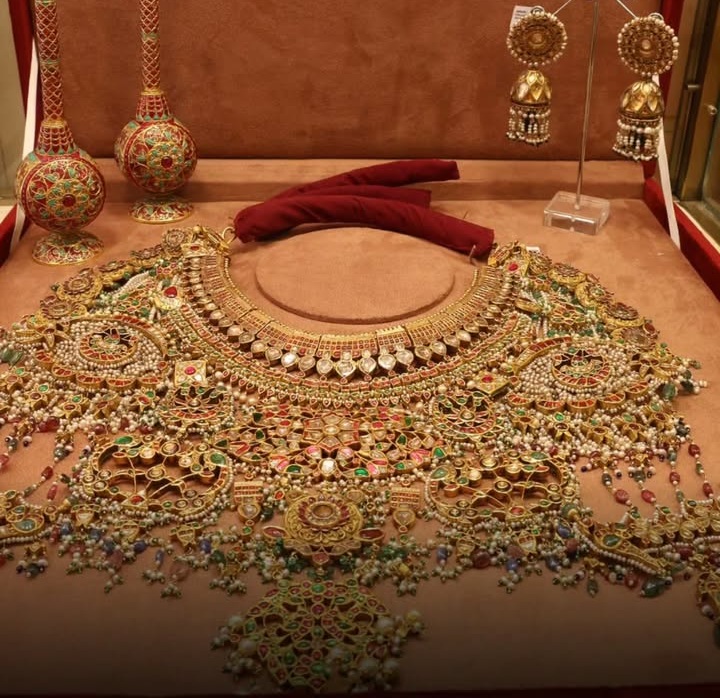 Nita Ambani Ganesh Chaturthi Saree Looks: From Advaya Kanjivaram To Emerald Ganpati Necklace 1