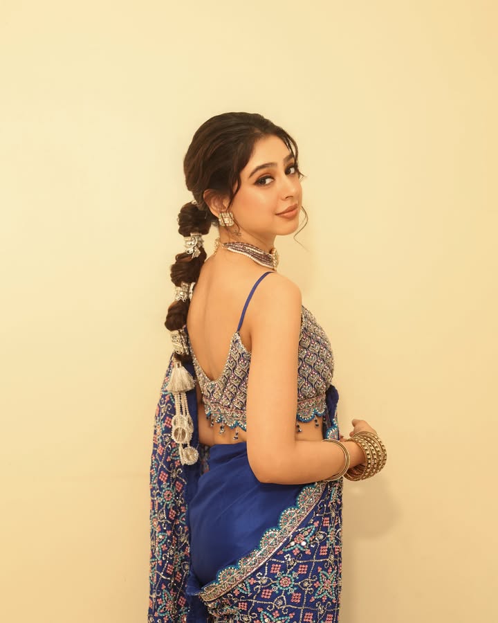 Niti Taylor Navy Blue Embellished Saree Brings Regal Glamour To Traditional Style 1