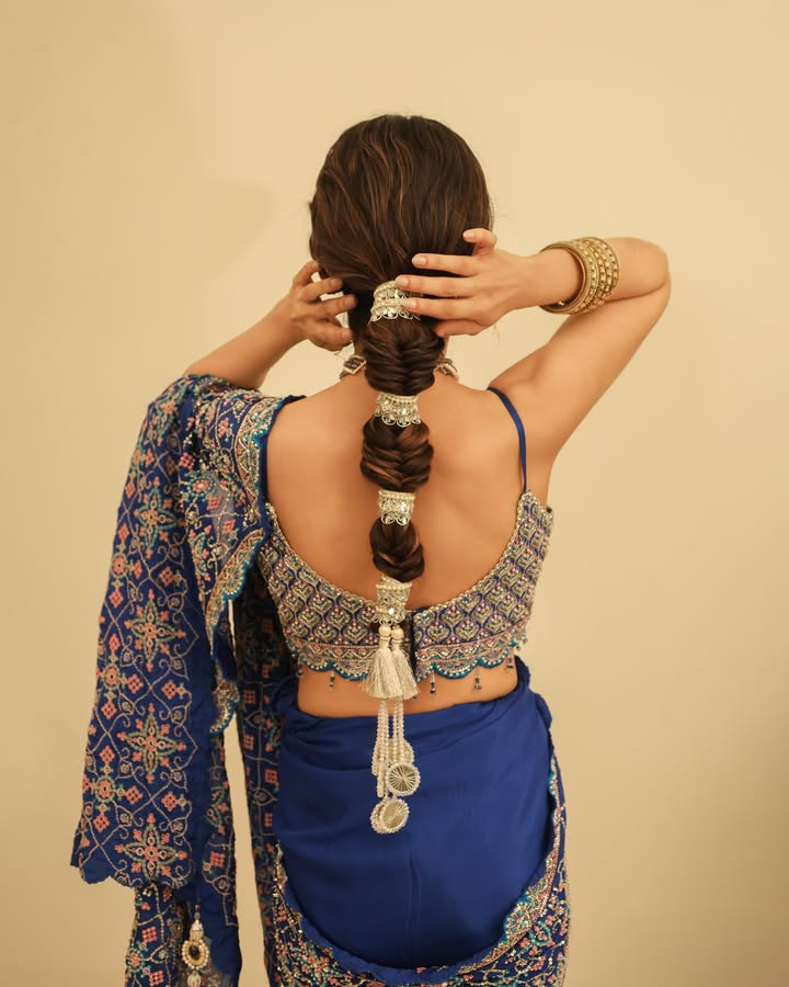 Niti Taylor Navy Blue Embellished Saree Brings Regal Glamour To Traditional Style 1