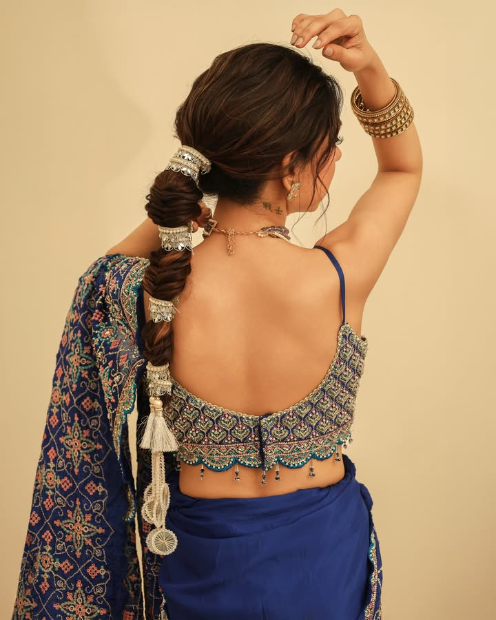 Niti Taylor Navy Blue Embellished Saree Brings Regal Glamour To Traditional Style 1
