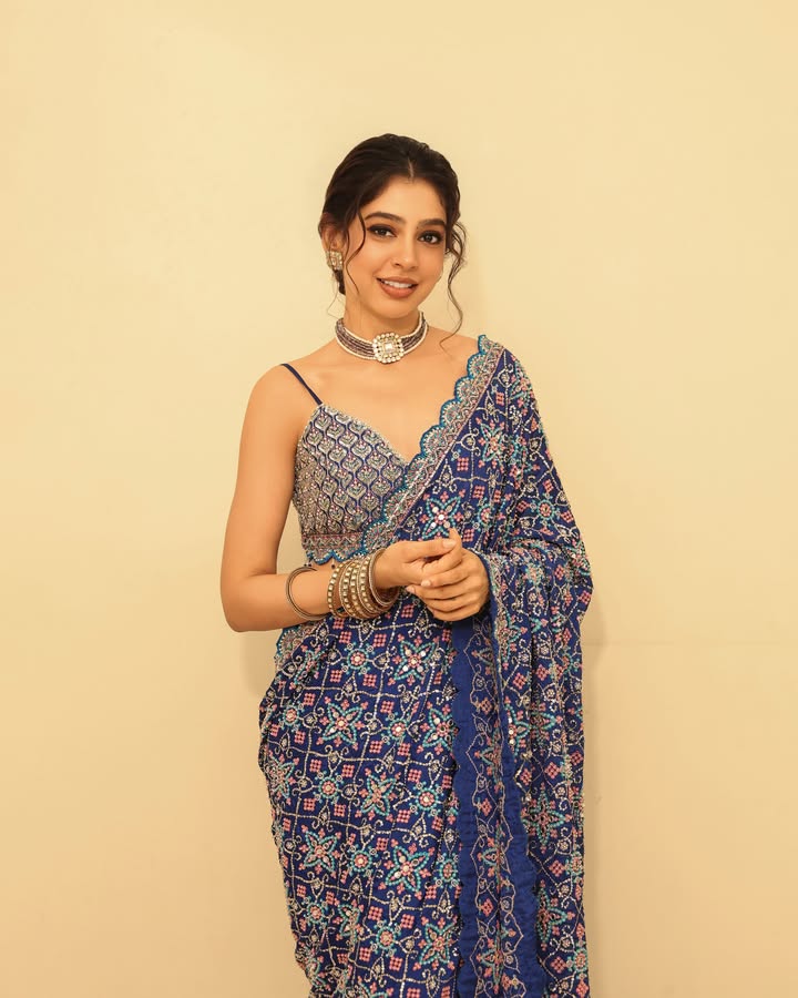 Niti Taylor Navy Blue Embellished Saree Brings Regal Glamour To Traditional Style 1