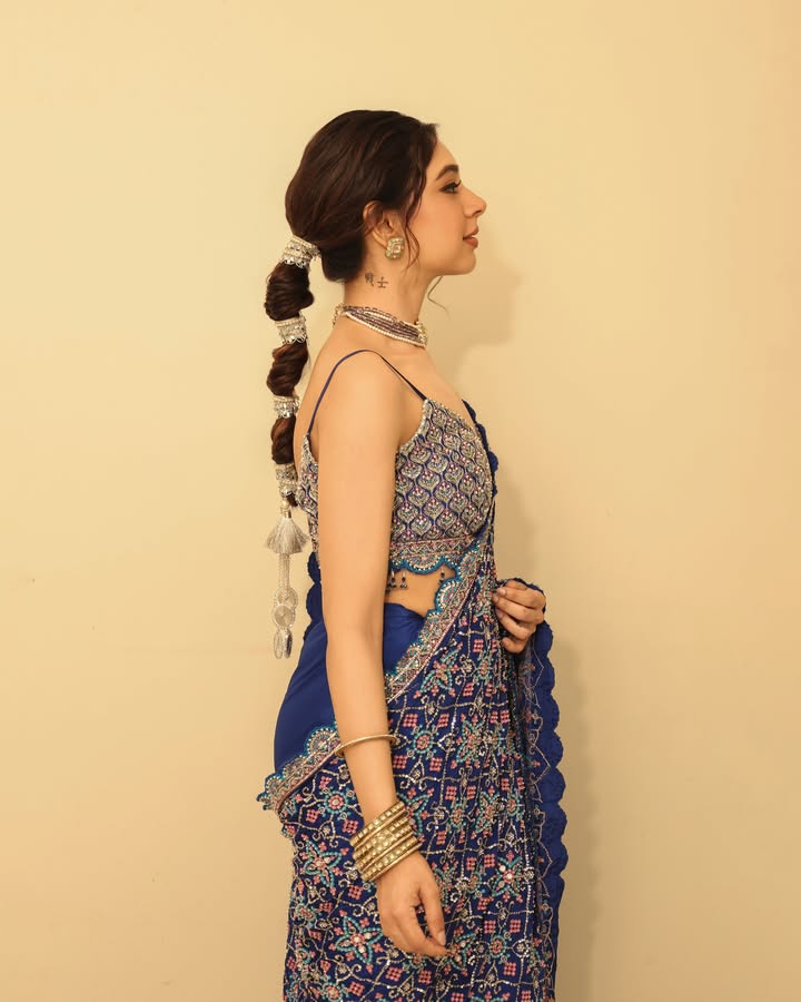 Niti Taylor Navy Blue Embellished Saree Brings Regal Glamour To Traditional Style 1