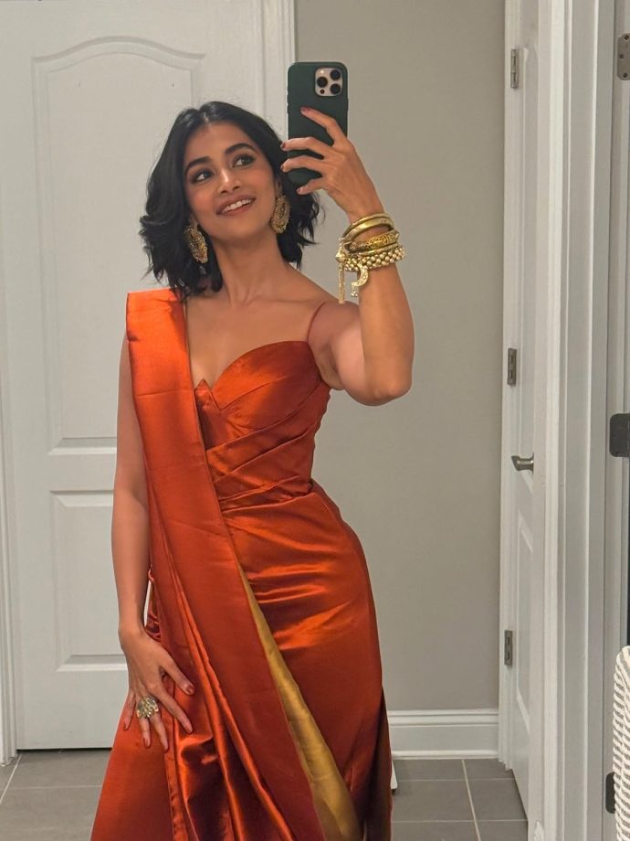 Pooja Hegde’s Smokey Eyes With Rustic Tint 1