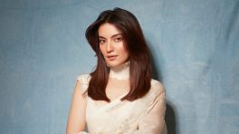 Pratibha Ranta Looks Ethereal In An Ivory Saree With Intricate Embroidery