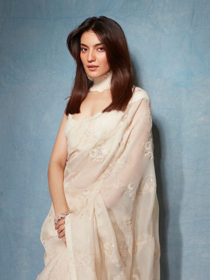 Pratibha Ranta Looks Ethereal In An Ivory Saree With Intricate Embroidery 1