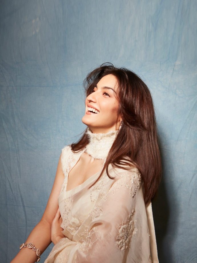 Pratibha Ranta Looks Ethereal In An Ivory Saree With Intricate Embroidery 1