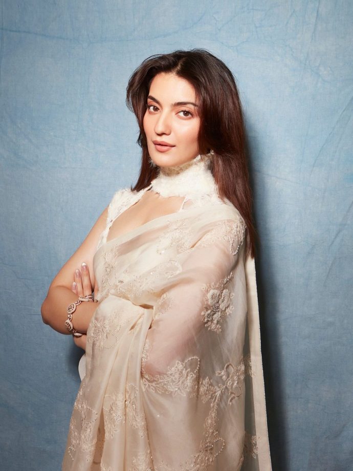 Pratibha Ranta Looks Ethereal In An Ivory Saree With Intricate Embroidery 1