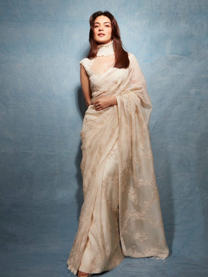 Pratibha Ranta Looks Ethereal In An Ivory Saree With Intricate Embroidery 1