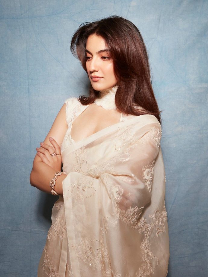 Pratibha Ranta Looks Ethereal In An Ivory Saree With Intricate Embroidery 1