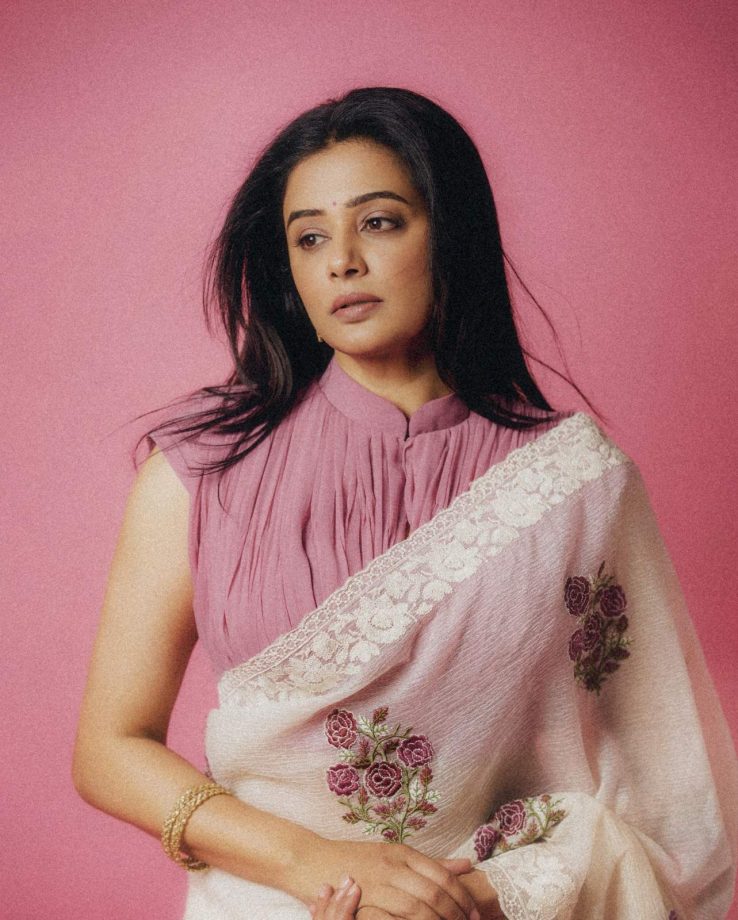 Priya Mani Raj Floral Saree With A Pretty Pleated High Neck Blouse 1