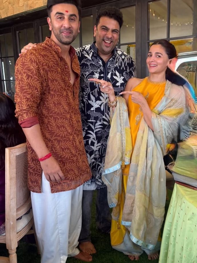 Ranbir Kapoor And Alia Bhatt Family Ganpati Celebration Look Is All About Festive Elegance 1