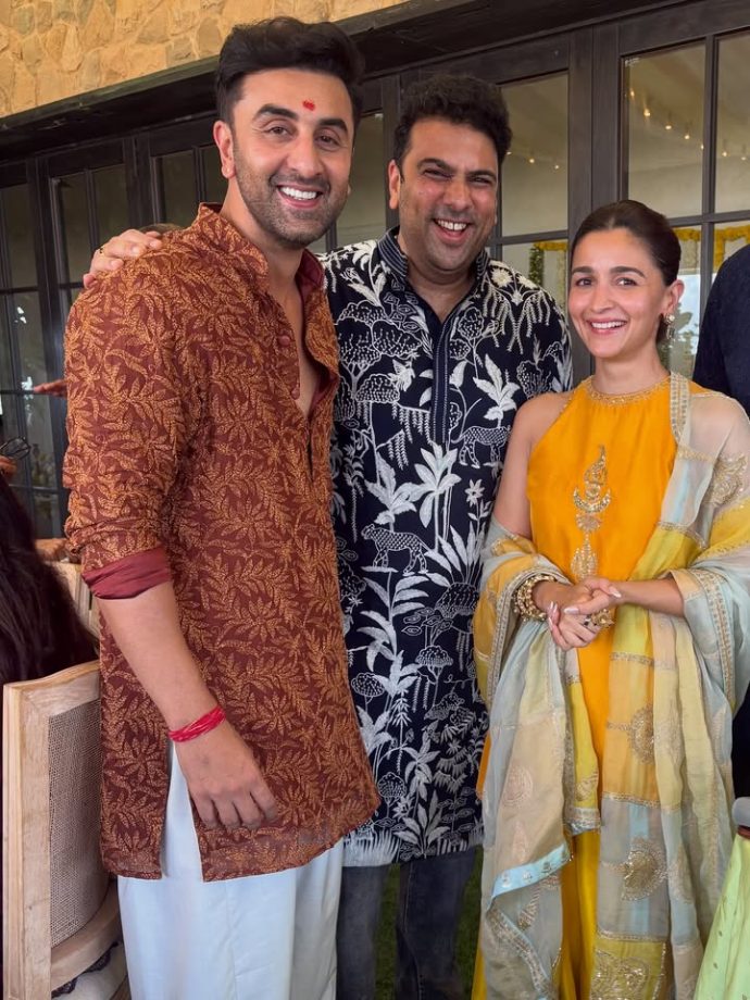 Ranbir Kapoor And Alia Bhatt Family Ganpati Celebration Look Is All About Festive Elegance 1