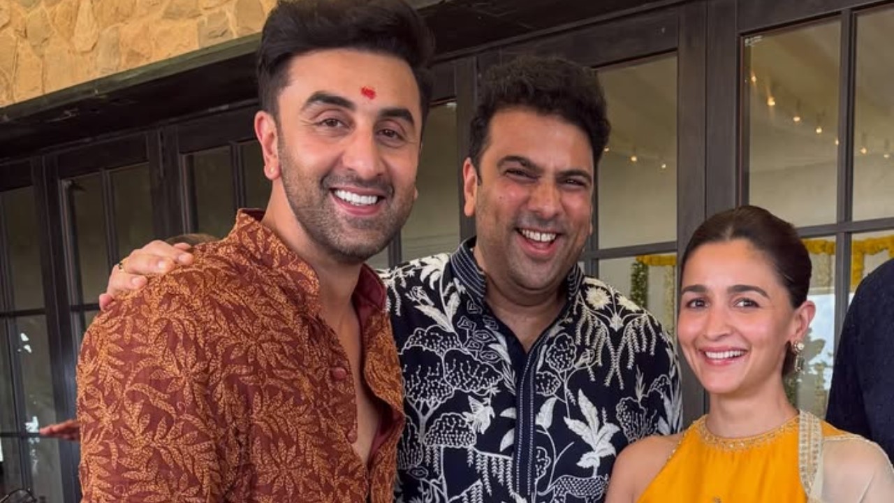 Ranbir Kapoor And Alia Bhatt Family Ganpati Celebration Look Is All About Festive Elegance 1
