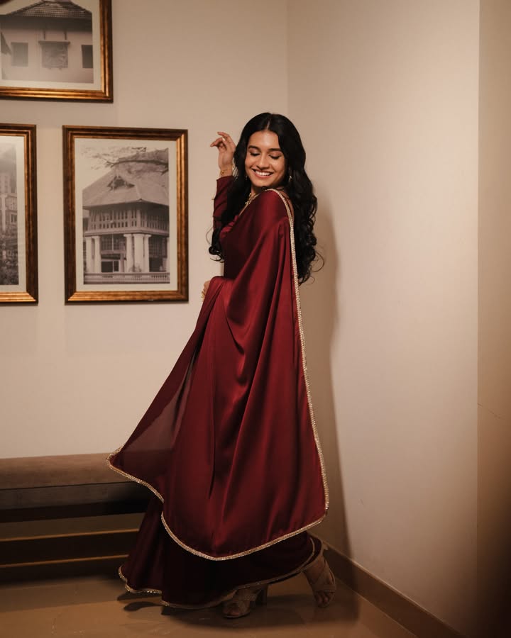 Samyuktha Viswanathan’s Burgundy Saree Steals The Show 1