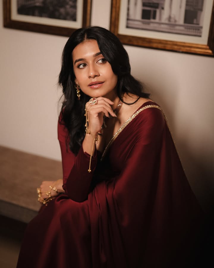Samyuktha Viswanathan’s Burgundy Saree Steals The Show 1