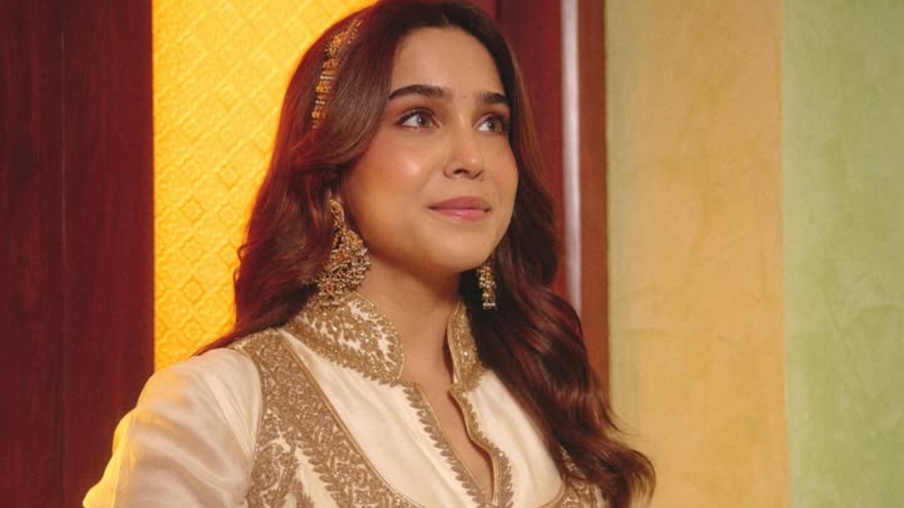Sharvari Wagh Serves Classic Royal Look: Anarkali Set with Kundan Sheeshpatti 1